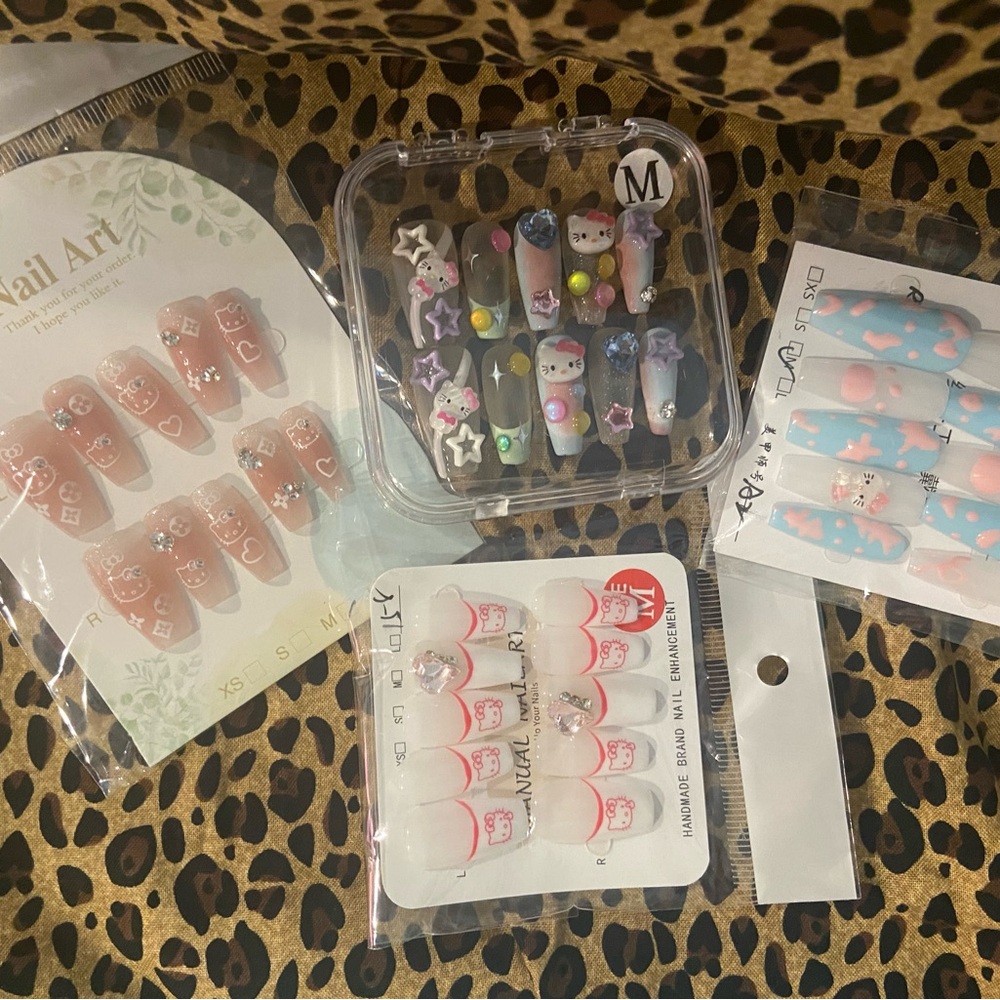 Hello Kitty Pink & Blue Press-On Nail Set – Cute Character Designs